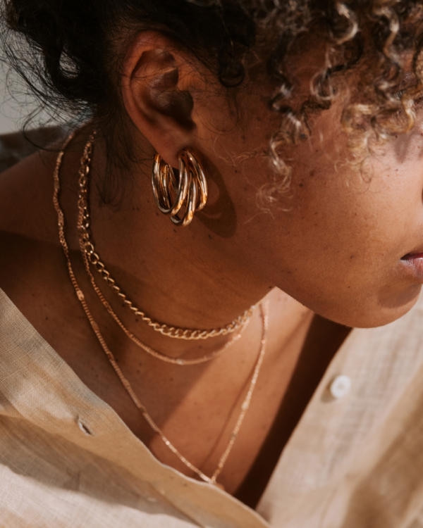 Boucles d'oreilles Théia– Triple anneaux dorés en acier inoxydable