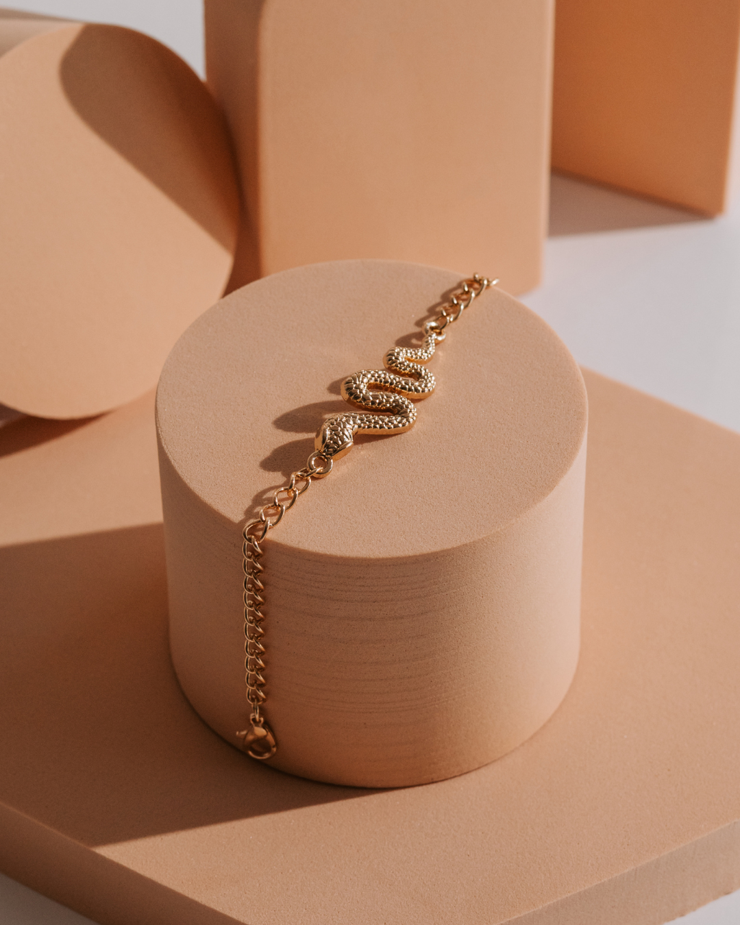 Bracelet Médusa – Serpent doré en acier inoxydable